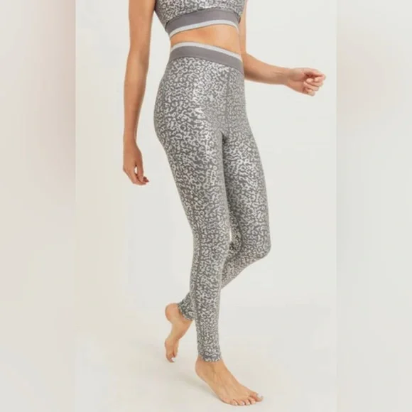Silver leopard print leggings - Picture 1 of 2